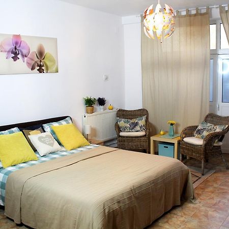 Collosal Studio Bucharest Luaran gambar