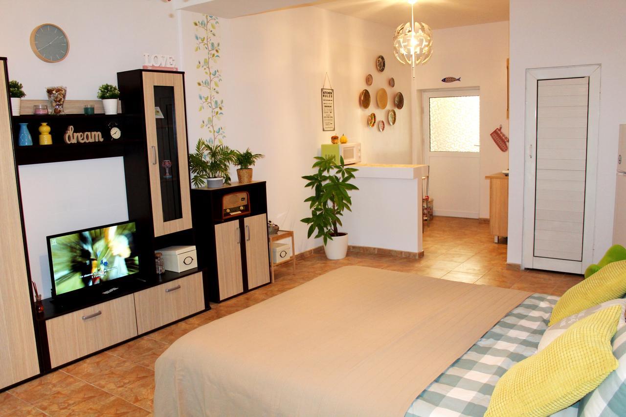 Collosal Studio Bucharest Luaran gambar