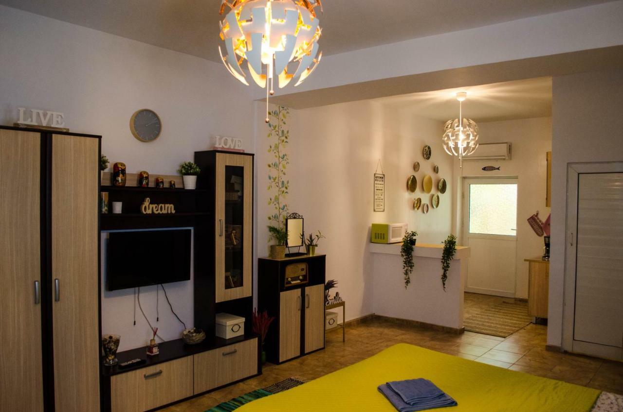 Collosal Studio Bucharest Luaran gambar